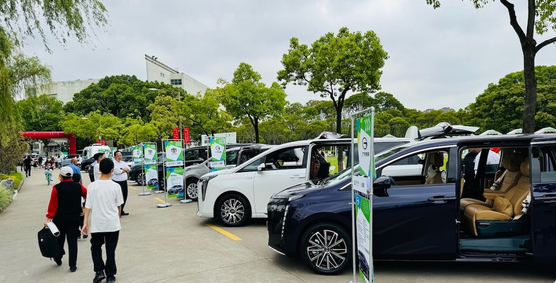 E直播“高校行”:上海大学站完美收官,新营销助力新汽车